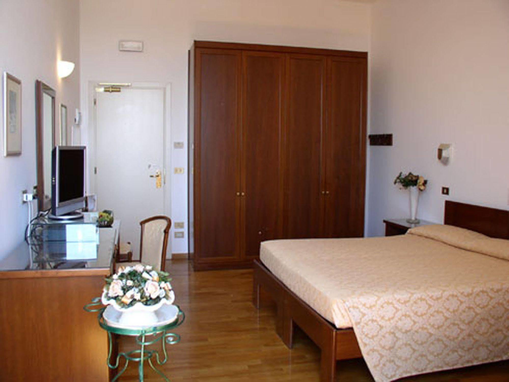 Hotel Bel Sit Senigália Exterior foto